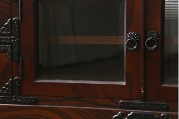 中古　美品　岩谷堂箪笥　どっしりとした重厚感ある佇まいが魅力的なテレビ台(ローボード、収納棚、戸棚、リビングボード、テレビボード、テレビ台)(定価約45万円)(R-082214)