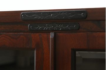 中古　美品　岩谷堂箪笥　どっしりとした重厚感ある佇まいが魅力的なテレビ台(ローボード、収納棚、戸棚、リビングボード、テレビボード、テレビ台)(定価約45万円)(R-082214)