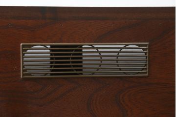 中古　美品　岩谷堂箪笥　どっしりとした重厚感ある佇まいが魅力的なテレビ台(ローボード、収納棚、戸棚、リビングボード、テレビボード、テレビ台)(定価約45万円)(R-082214)