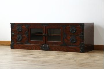中古　美品　岩谷堂箪笥　どっしりとした重厚感ある佇まいが魅力的なテレビ台(ローボード、収納棚、戸棚、リビングボード、テレビボード、テレビ台)(定価約45万円)(R-082214)