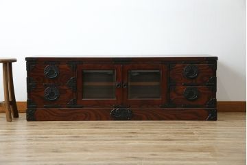 中古　美品　岩谷堂箪笥　どっしりとした重厚感ある佇まいが魅力的なテレビ台(ローボード、収納棚、戸棚、リビングボード、テレビボード、テレビ台)(定価約45万円)(R-082214)