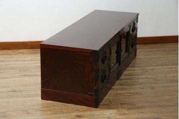 中古　美品　岩谷堂箪笥　どっしりとした重厚感ある佇まいが魅力的なテレビ台(ローボード、収納棚、戸棚、リビングボード、テレビボード、テレビ台)(定価約45万円)(R-082214)