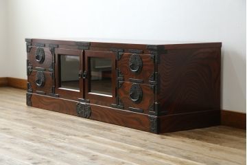 中古　美品　岩谷堂箪笥　どっしりとした重厚感ある佇まいが魅力的なテレビ台(ローボード、収納棚、戸棚、リビングボード、テレビボード、テレビ台)(定価約45万円)(R-082214)