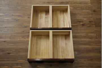 中古　美品　岩谷堂箪笥　どっしりとした重厚感ある佇まいが魅力的なテレビ台(ローボード、収納棚、戸棚、リビングボード、テレビボード、テレビ台)(定価約45万円)(R-082214)