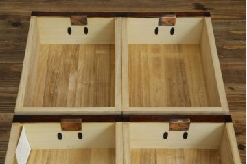 中古　美品　岩谷堂箪笥　どっしりとした重厚感ある佇まいが魅力的なテレビ台(ローボード、収納棚、戸棚、リビングボード、テレビボード、テレビ台)(定価約45万円)(R-082214)