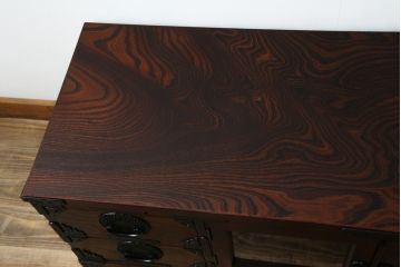 中古　美品　岩谷堂箪笥　どっしりとした重厚感ある佇まいが魅力的なテレビ台(ローボード、収納棚、戸棚、リビングボード、テレビボード、テレビ台)(定価約45万円)(R-082214)