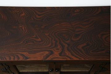 中古　美品　岩谷堂箪笥　どっしりとした重厚感ある佇まいが魅力的なテレビ台(ローボード、収納棚、戸棚、リビングボード、テレビボード、テレビ台)(定価約45万円)(R-082214)