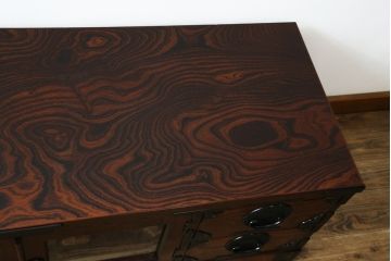 中古　美品　岩谷堂箪笥　どっしりとした重厚感ある佇まいが魅力的なテレビ台(ローボード、収納棚、戸棚、リビングボード、テレビボード、テレビ台)(定価約45万円)(R-082214)
