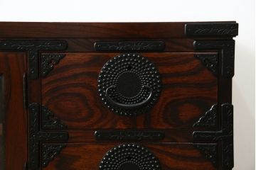 中古　美品　岩谷堂箪笥　どっしりとした重厚感ある佇まいが魅力的なテレビ台(ローボード、収納棚、戸棚、リビングボード、テレビボード、テレビ台)(定価約45万円)(R-082214)