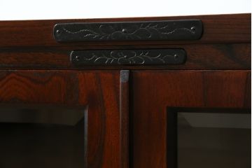中古　美品　岩谷堂箪笥　どっしりとした重厚感ある佇まいが魅力的なテレビ台(ローボード、収納棚、戸棚、リビングボード、テレビボード、テレビ台)(定価約45万円)(R-082214)