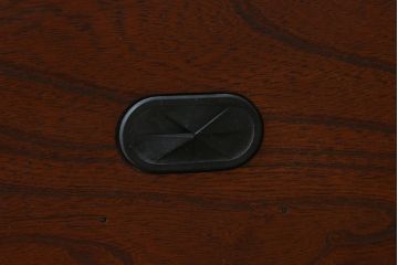 中古　美品　岩谷堂箪笥　どっしりとした重厚感ある佇まいが魅力的なテレビ台(ローボード、収納棚、戸棚、リビングボード、テレビボード、テレビ台)(定価約45万円)(R-082214)