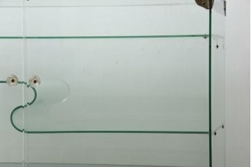 和製アンティーク　希少デザイン　S字ガラス棚のデザインがおしゃれな両開き卓上ガラスケース(Gケース、ショーケース、ディスプレイケース、コレクションケース、キャビネット、飾り棚、陳列棚、店舗什器)(R-082215)