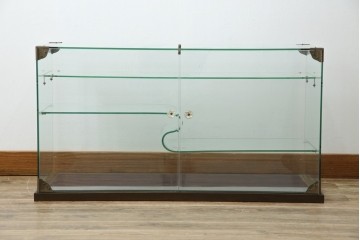 和製アンティーク　希少デザイン　S字ガラス棚のデザインがおしゃれな両開き卓上ガラスケース　(R-082215)