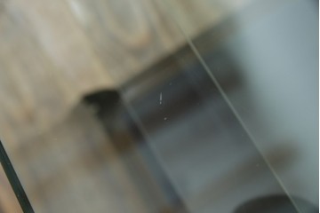 和製アンティーク　希少デザイン　S字ガラス棚のデザインがおしゃれな両開き卓上ガラスケース　(R-082215)