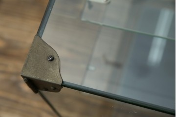 和製アンティーク　希少デザイン　S字ガラス棚のデザインがおしゃれな両開き卓上ガラスケース　(R-082215)