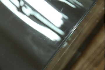 和製アンティーク　希少デザイン　S字ガラス棚のデザインがおしゃれな両開き卓上ガラスケース　(R-082215)