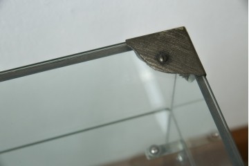 和製アンティーク　希少デザイン　S字ガラス棚のデザインがおしゃれな両開き卓上ガラスケース　(R-082215)