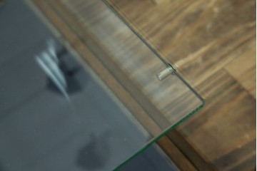 和製アンティーク　希少デザイン　S字ガラス棚のデザインがおしゃれな両開き卓上ガラスケース　(R-082215)