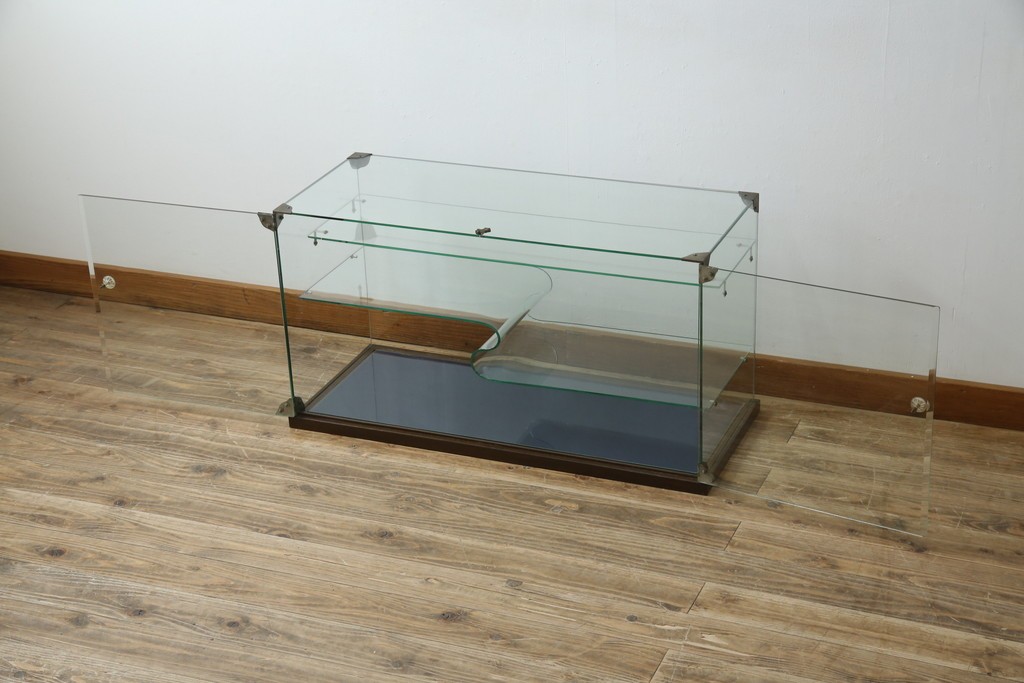 和製アンティーク　希少デザイン　S字ガラス棚のデザインがおしゃれな両開き卓上ガラスケース　(R-082215)