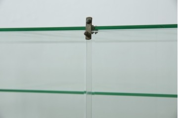 和製アンティーク　希少デザイン　S字ガラス棚のデザインがおしゃれな両開き卓上ガラスケース　(R-082215)