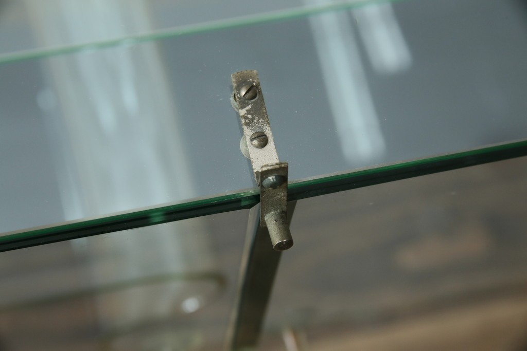 和製アンティーク　希少デザイン　S字ガラス棚のデザインがおしゃれな両開き卓上ガラスケース　(R-082215)