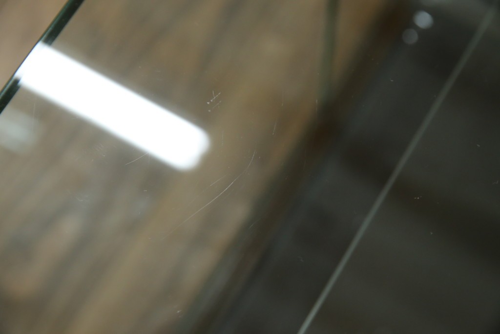 和製アンティーク　希少デザイン　S字ガラス棚のデザインがおしゃれな両開き卓上ガラスケース　(R-082215)