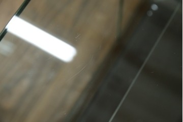 和製アンティーク　希少デザイン　S字ガラス棚のデザインがおしゃれな両開き卓上ガラスケース　(R-082215)