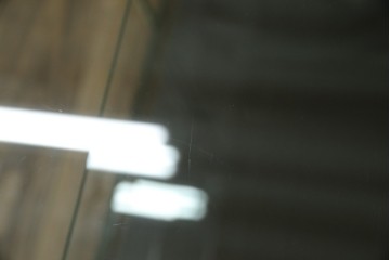 和製アンティーク　希少デザイン　S字ガラス棚のデザインがおしゃれな両開き卓上ガラスケース　(R-082215)