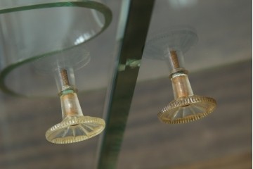 和製アンティーク　希少デザイン　S字ガラス棚のデザインがおしゃれな両開き卓上ガラスケース　(R-082215)