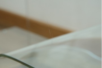 和製アンティーク　希少デザイン　S字ガラス棚のデザインがおしゃれな両開き卓上ガラスケース　(R-082215)