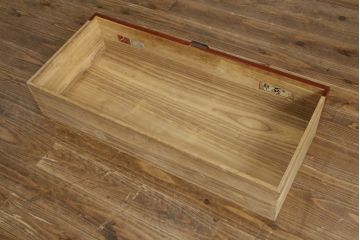 和製アンティーク　上手物!!　前面漆溜め塗り　内部桐(キリ)材　作りの良い金具の関西衣装箪笥(和たんす、衣装タンス、収納箪笥、整理箪笥、引き出し、時代箪笥)(R-082217)