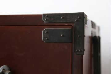 和製アンティーク　上手物!!　前面漆溜め塗り　内部桐(キリ)材　作りの良い金具の関西衣装箪笥(和たんす、衣装タンス、収納箪笥、整理箪笥、引き出し、時代箪笥)(R-082217)