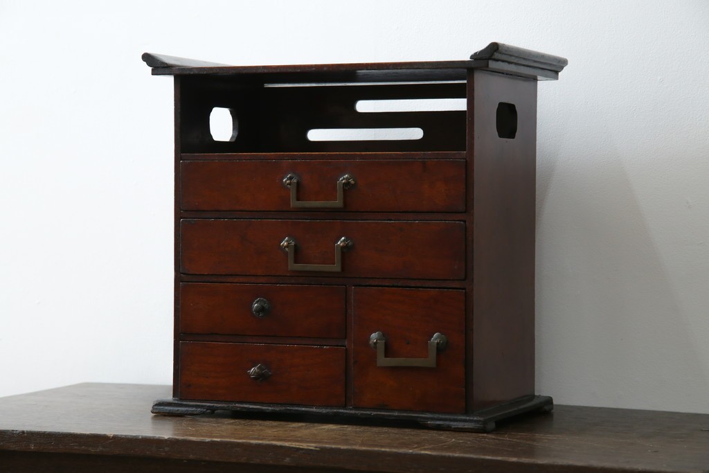 和製アンティーク　欅(ケヤキ)材　漆塗り　深みのある色合いが美しい漆塗り庄内小引き出し　(R-082218)