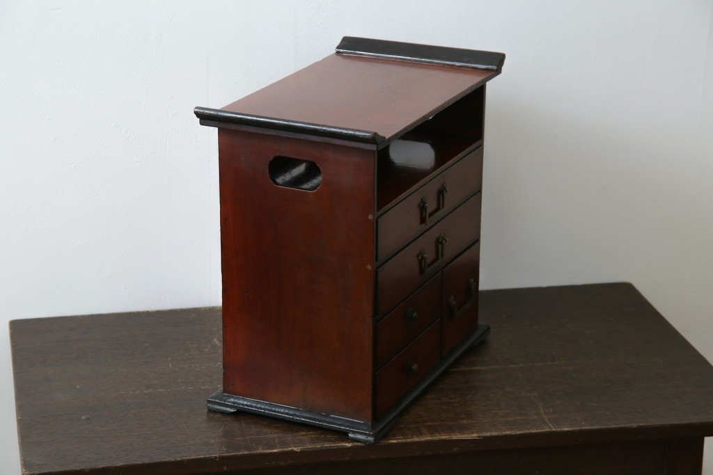 和製アンティーク　欅(ケヤキ)材　漆塗り　深みのある色合いが美しい漆塗り庄内小引き出し　(R-082218)