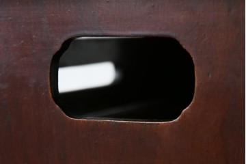 和製アンティーク　欅(ケヤキ)材　漆塗り　深みのある色合いが美しい漆塗り庄内小引き出し　(R-082218)