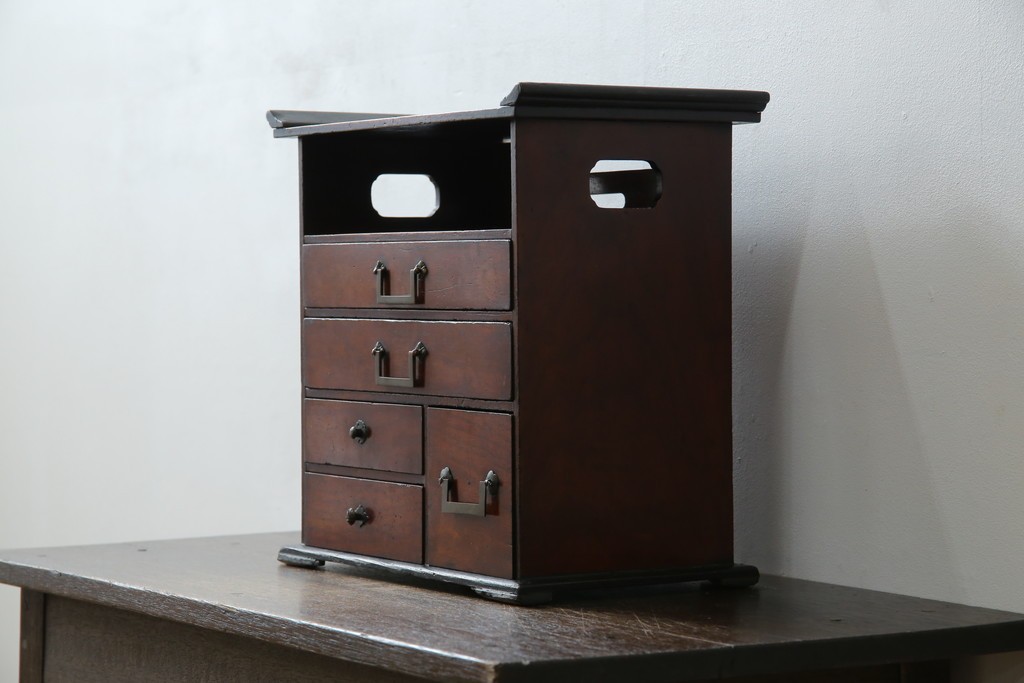 和製アンティーク　欅(ケヤキ)材　漆塗り　深みのある色合いが美しい漆塗り庄内小引き出し　(R-082218)