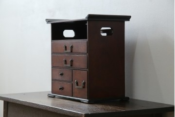 和製アンティーク　欅(ケヤキ)材　漆塗り　深みのある色合いが美しい漆塗り庄内小引き出し　(R-082218)