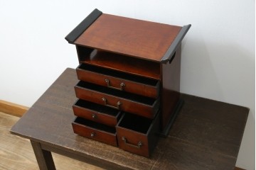 和製アンティーク　欅(ケヤキ)材　漆塗り　深みのある色合いが美しい漆塗り庄内小引き出し　(R-082218)