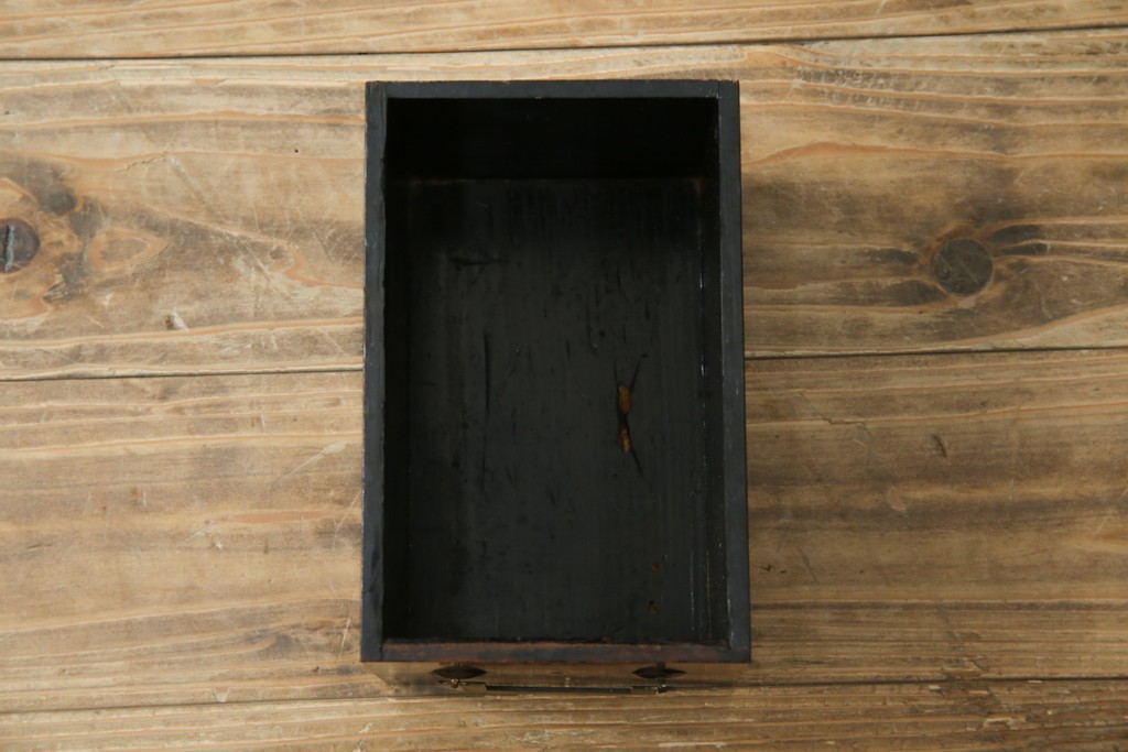 和製アンティーク　欅(ケヤキ)材　漆塗り　深みのある色合いが美しい漆塗り庄内小引き出し　(R-082218)
