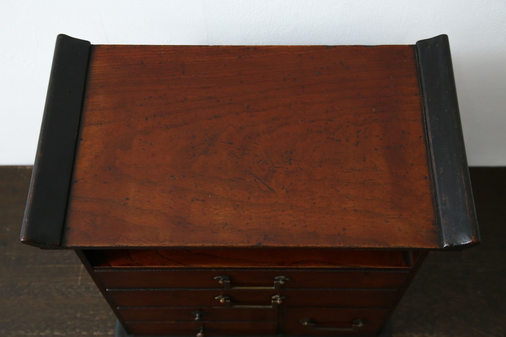 和製アンティーク　欅(ケヤキ)材　漆塗り　深みのある色合いが美しい漆塗り庄内小引き出し　(R-082218)