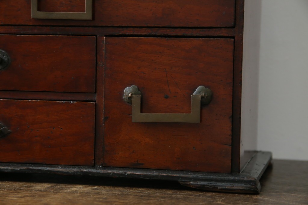 和製アンティーク　欅(ケヤキ)材　漆塗り　深みのある色合いが美しい漆塗り庄内小引き出し　(R-082218)