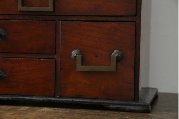 和製アンティーク　欅(ケヤキ)材　漆塗り　深みのある色合いが美しい漆塗り庄内小引き出し　(R-082218)