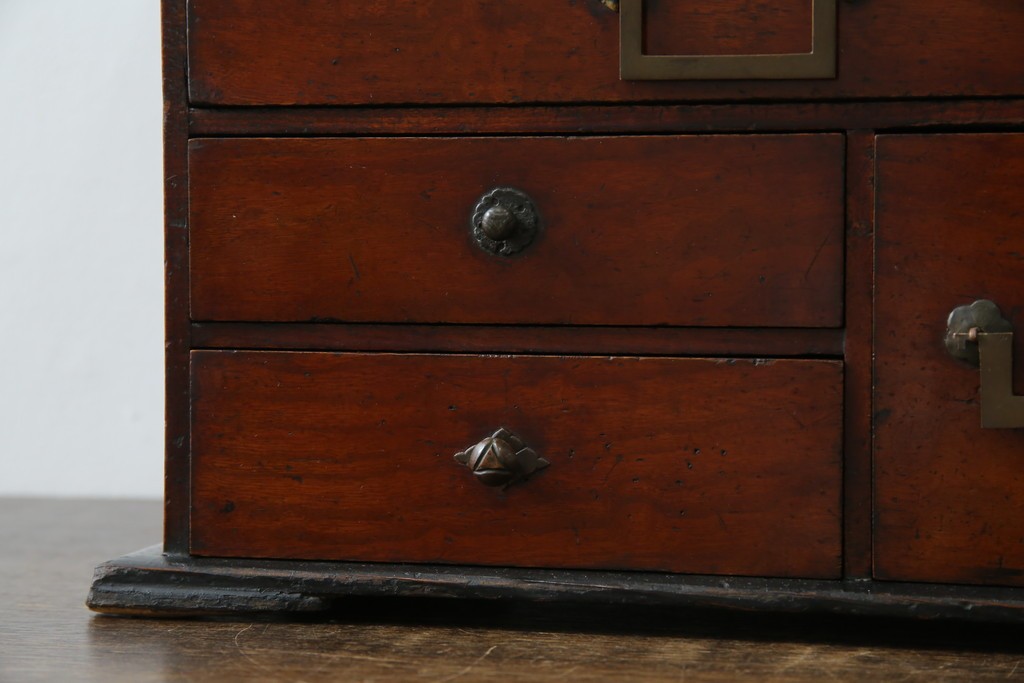 和製アンティーク　欅(ケヤキ)材　漆塗り　深みのある色合いが美しい漆塗り庄内小引き出し　(R-082218)