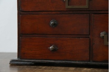 和製アンティーク　欅(ケヤキ)材　漆塗り　深みのある色合いが美しい漆塗り庄内小引き出し　(R-082218)