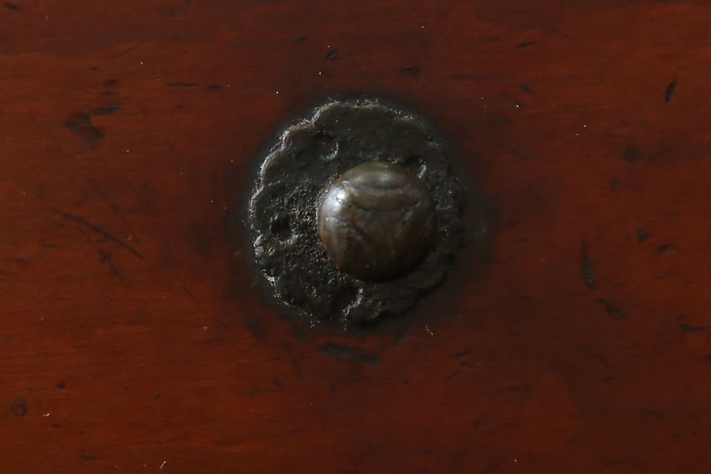 和製アンティーク　欅(ケヤキ)材　漆塗り　深みのある色合いが美しい漆塗り庄内小引き出し　(R-082218)