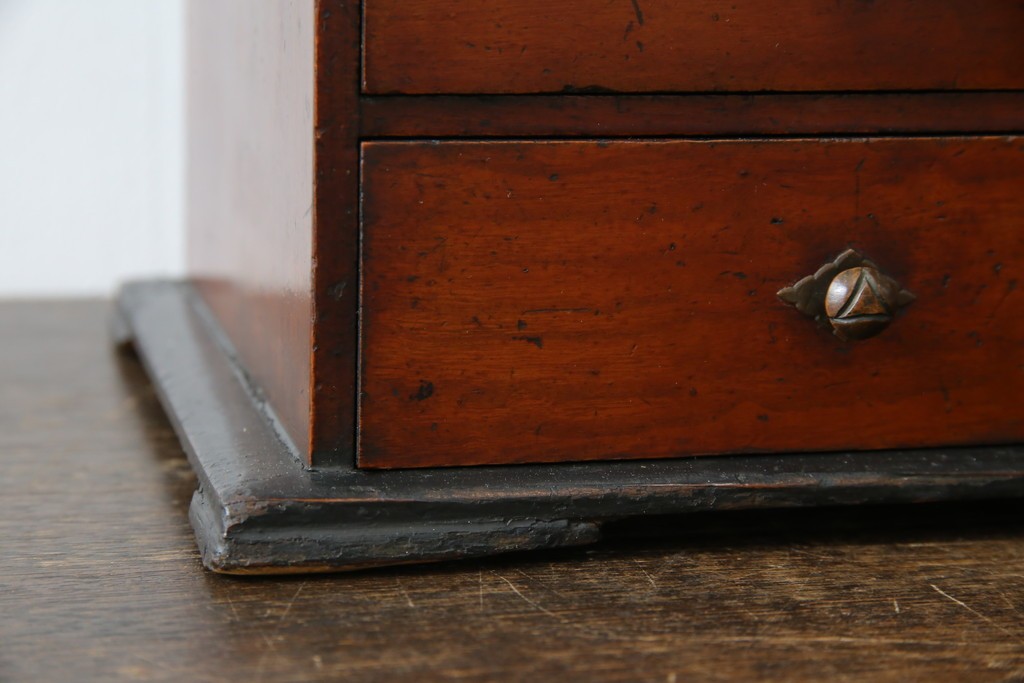 和製アンティーク　欅(ケヤキ)材　漆塗り　深みのある色合いが美しい漆塗り庄内小引き出し　(R-082218)