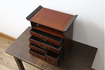 和製アンティーク　欅(ケヤキ)材　漆塗り　深みのある色合いが美しい漆塗り庄内小引き出し(卓上収納、小物収納)(R-082218)
