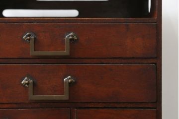 和製アンティーク　欅(ケヤキ)材　漆塗り　深みのある色合いが美しい漆塗り庄内小引き出し(卓上収納、小物収納)(R-082218)