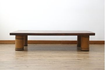 和製アンティーク　希少なデザイン　竹の脚が珍しい松材一枚板の座卓(ローテーブル、センターテーブル、リビングテーブル)(R-082221)