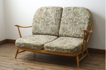 中古　美品!!　ERCOL(アーコール)　ボタニカル柄のファブリックが上品な2人掛けソファ(アームソファ、2Pソファ、二人掛け、英国、北欧)(R-082222)
